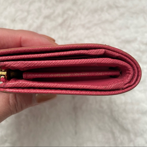 SOLD - PRADA PINK SMALL SAFFIANO LEATHER WALLET - Picture 4 of 9